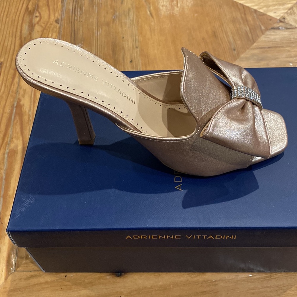 NEW Adrienne Vittadini Gladys Bow Mule - Picture 2 of 9